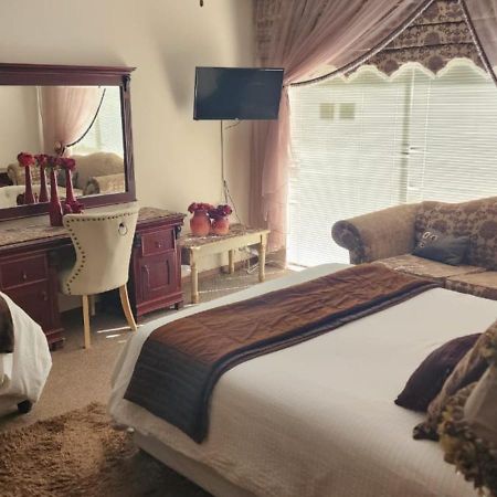 Villa Rose Cottages Bloemfontein Esterno foto
