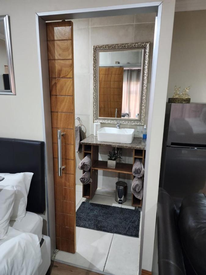 Villa Rose Cottages Bloemfontein Esterno foto