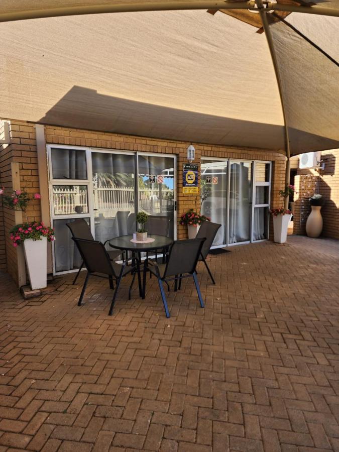 Villa Rose Cottages Bloemfontein Esterno foto