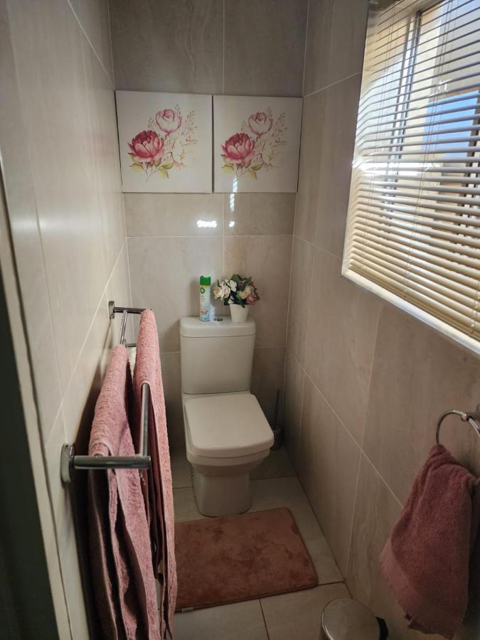 Villa Rose Cottages Bloemfontein Esterno foto