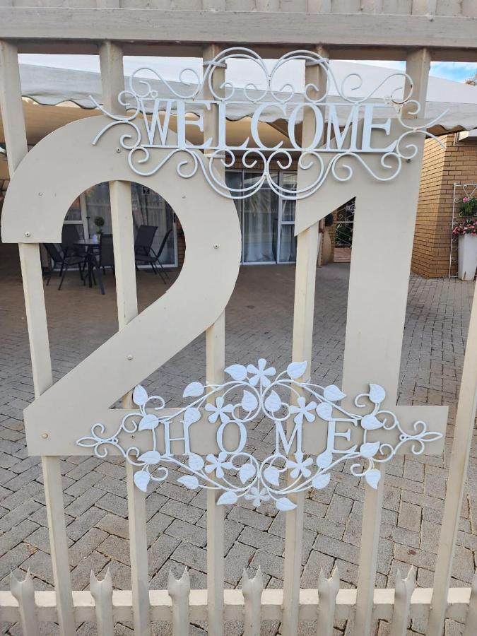 Villa Rose Cottages Bloemfontein Esterno foto