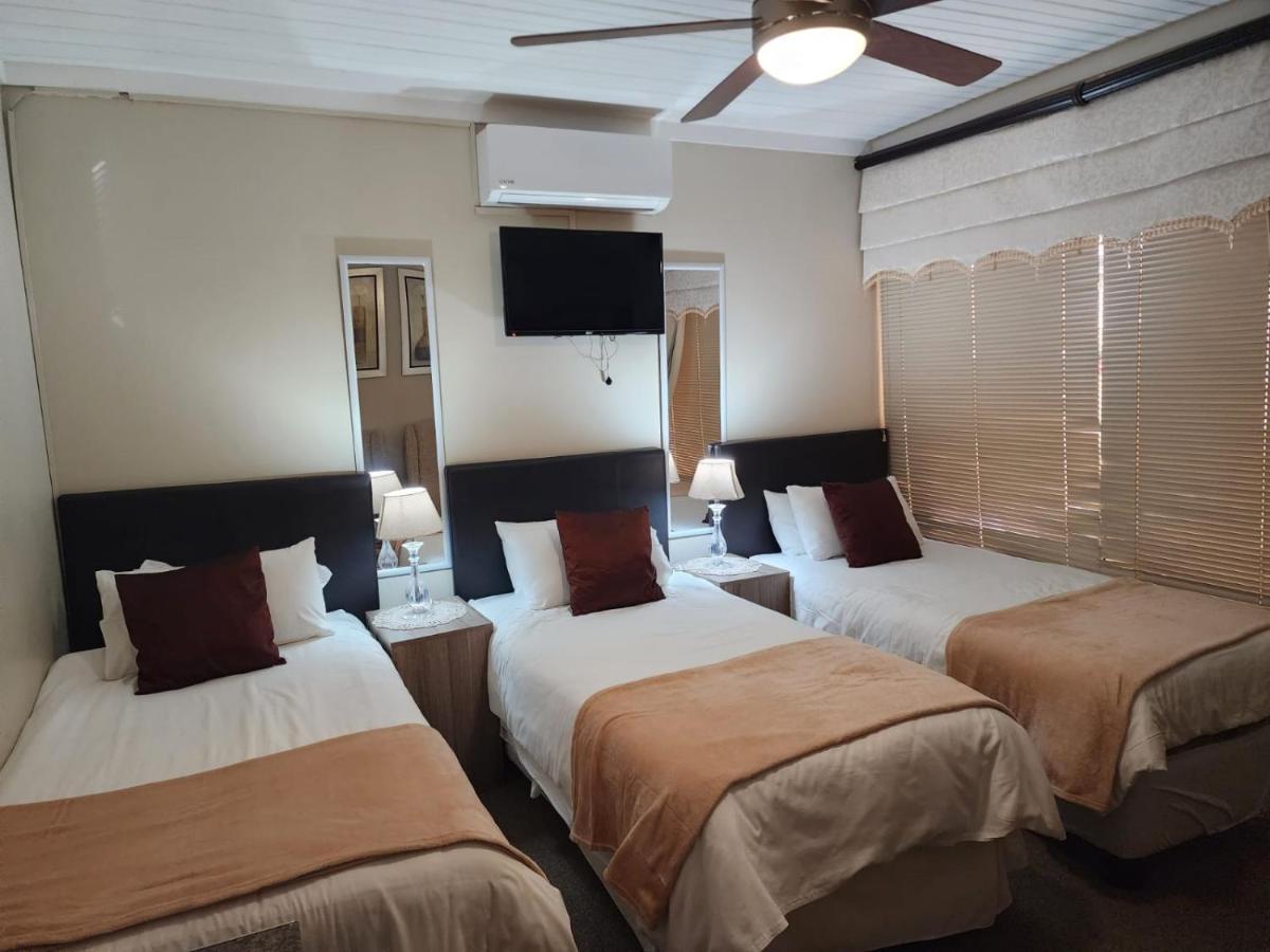 Villa Rose Cottages Bloemfontein Esterno foto