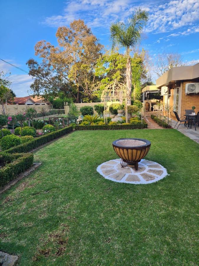Villa Rose Cottages Bloemfontein Esterno foto