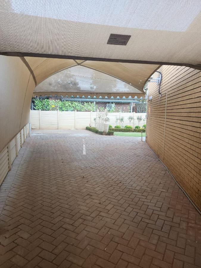 Villa Rose Cottages Bloemfontein Esterno foto