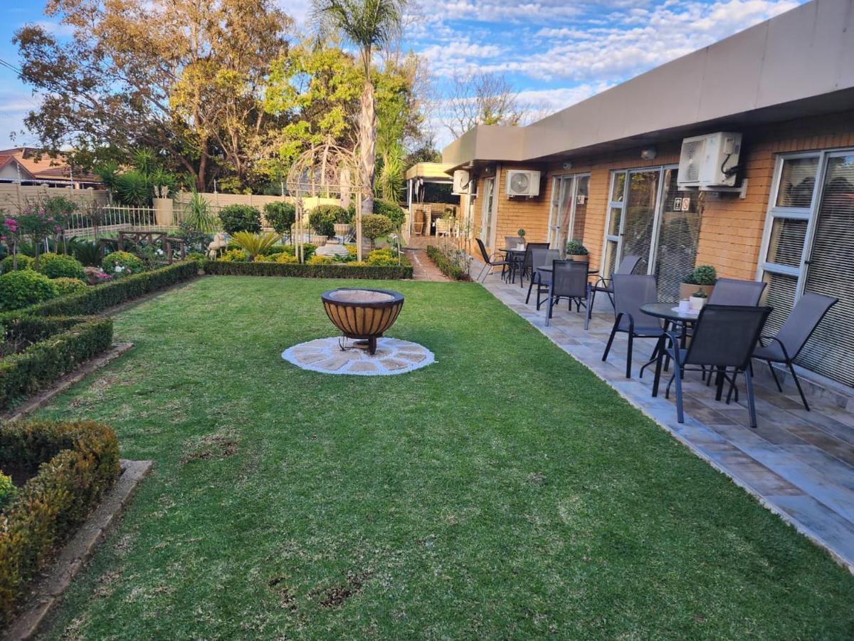 Villa Rose Cottages Bloemfontein Esterno foto
