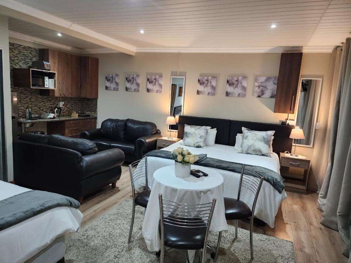 Villa Rose Cottages Bloemfontein Esterno foto